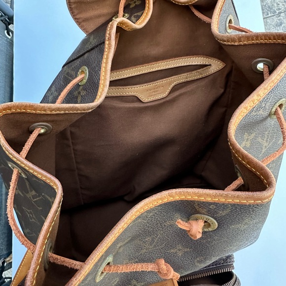 ❣️Authentic LOUIS VUITTON Monogram Montsouris GM Backpack. - Picture 17 of 17